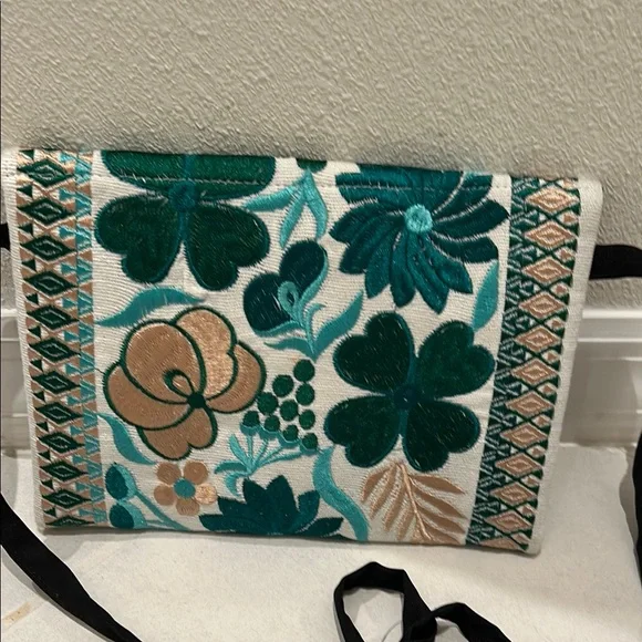 Floral Embroidered Clutch Bag - Green and Cream Summer fashion - Picture 3 of 4